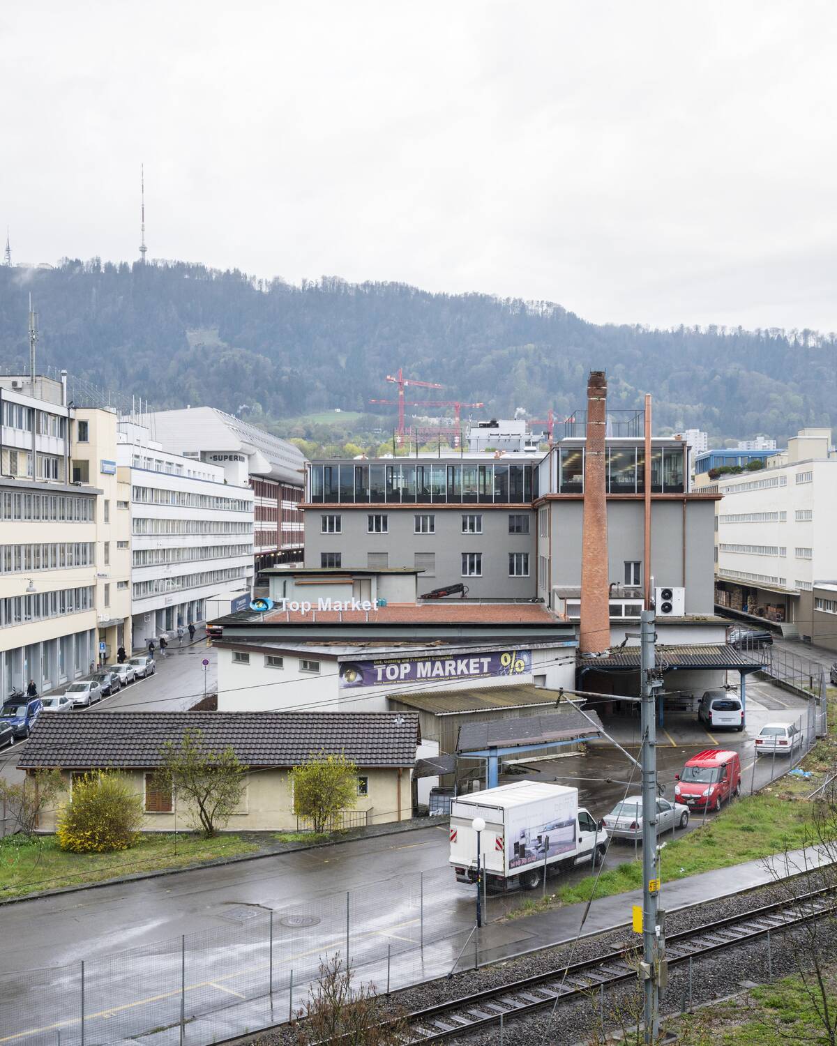 Sanierung und Aufstockung Gewerbehaus Zürich-Binz, Meier Hug Architekten