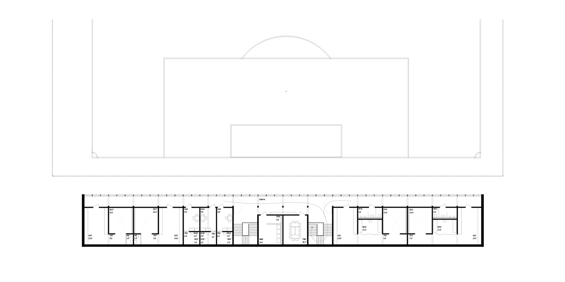 Grundriss Obegeschoss mit Garderoben und Zugang mit Blick übers Spielfeld